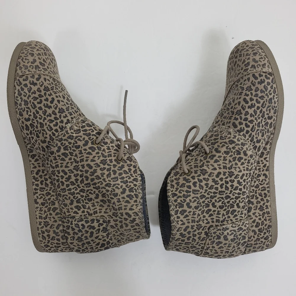 Toms Kala Desert Wedge Cheetah Suede Boots 6 YOUTH 8 WOMENS